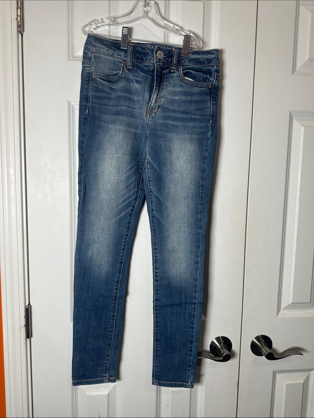 NWOT American Eagle Outfitters Women’s Light-Mid Blue Skinny Jeans size 2